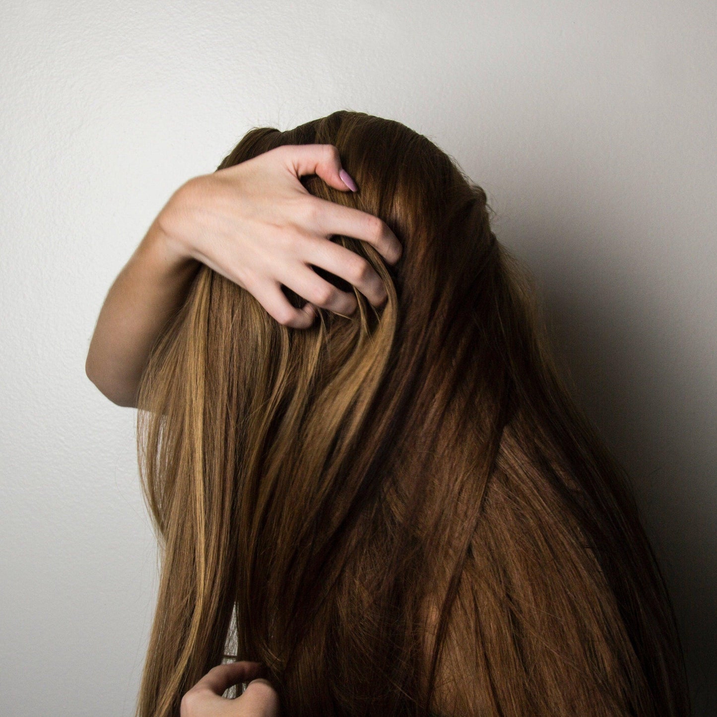 Refresh your hair naturally with Dust7Glow dry shampoo and styling powder