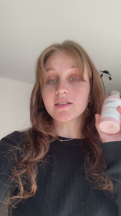 Dry Shampoo explainer video showing how to use our 2in1 formula